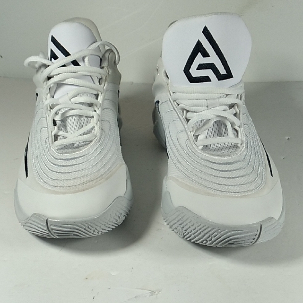 New, Nike Giannis White High-Top Size 10 White/Gray Men Sneakers.